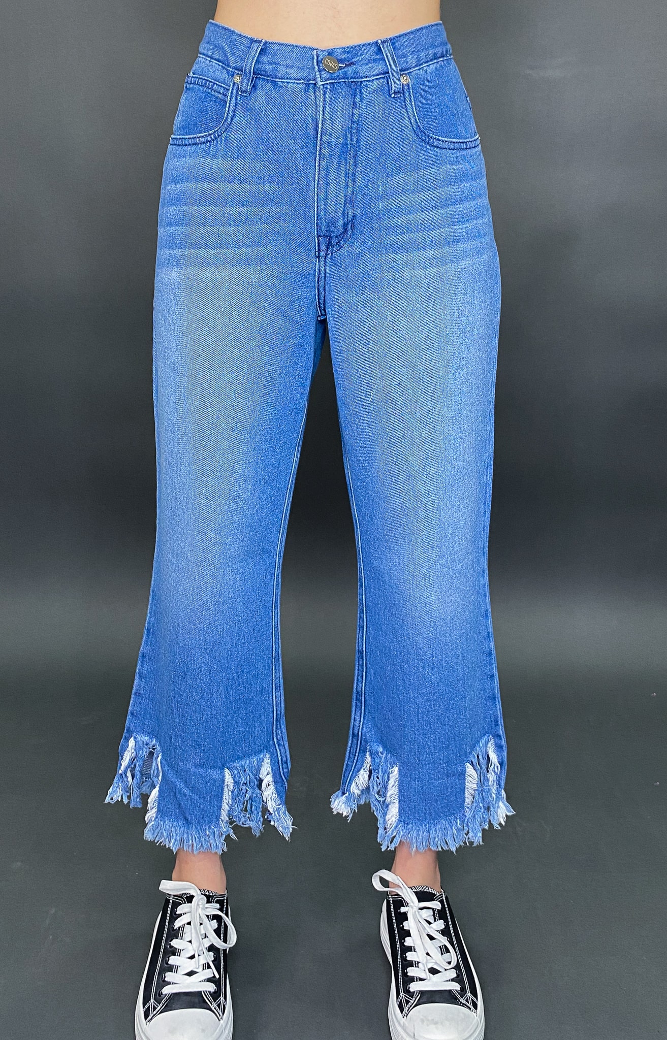 Jeans Capri Deshilachado en el Ruedo Azul Curvy – COVAS 🌿 – Clothing / Ropa
