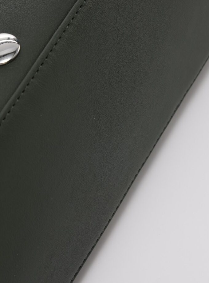 Cartera mediana de tachas verde army