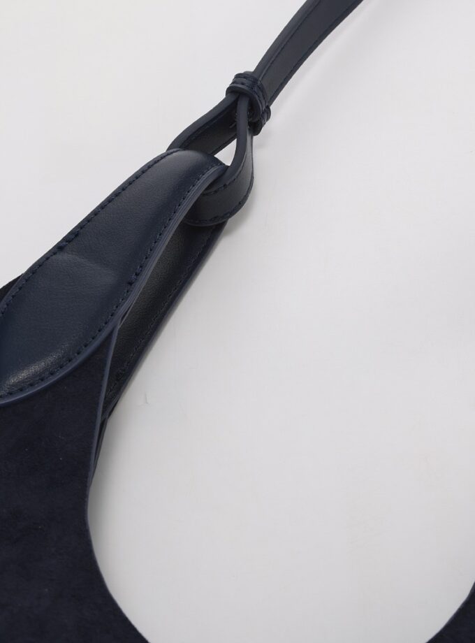 Bucket con strap largo de antelina azul marino