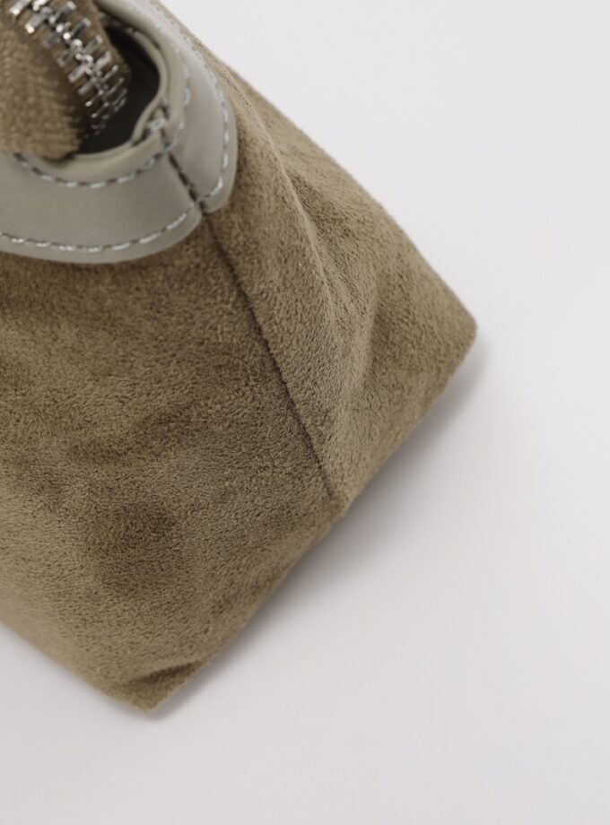 Bucket con strap largo de antelina verde